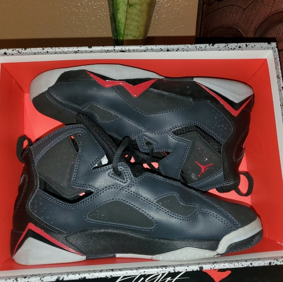 Nike 6.5 Jordans - Picture 2 of 6